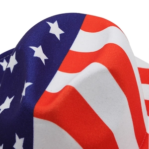 Gros plan sur le tissu en feutre épais avec motif drapeau USA et étoiles du chapeau
