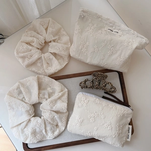 Floral embroidery cotton storage bags and lace scrunchies set in a wooden tray