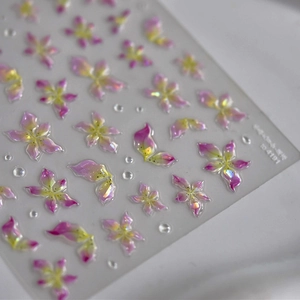 Vue macro de stickers ongles 3D en relief fleurs de cerisier avec dégradé rose brillant