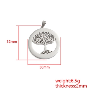 Ciondolo Albero della Vita in acciaio inox con dimensioni di 32mm di altezza e 30mm