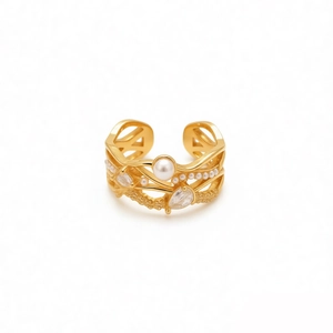 Mehrlagiger Ring mit 18k Goldbeschichtung, Perlen und Zirkonia im luxuriösen Minimal-Stil
