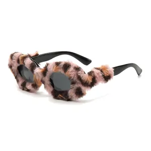 Lunettes De Soleil À Bordure En Fausse Fourrure Pelucheuse UV400 Monture Ovale Papillon Mode Fête Pour Femmes Style Y2K
