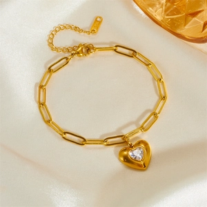 Bracelet élégant avec pendentif cœur doré et zircone cubique sur soie blanche
