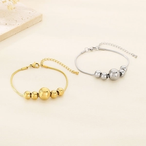 Detailansicht der verstellbaren Schlangenkette-Armbänder aus Edelstahl in Gold und Silber