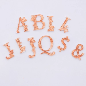 Moule en silicone lettres majuscules style baroque pour décoration gâteau et chocolat
