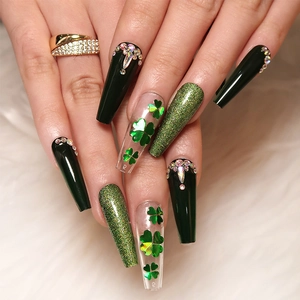 Press On Nägel St Patrick's Day Grün Glitzer Kleeblatt Strass Lange Sarg Kunstnägel Vollständige Abdeckung Künstliche Fingernägel