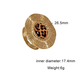 Dettaglio anello dorato leopardato con diametro esterno 26,5mm e diametro interno 17,4mm