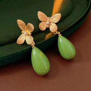 Boucles d'oreilles papillon vintage avec ailes dorées, perles et gouttes vertes