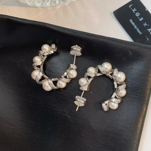 Elegant C-shaped silver earrings with white pearls and sparkling cubic zirconia stones