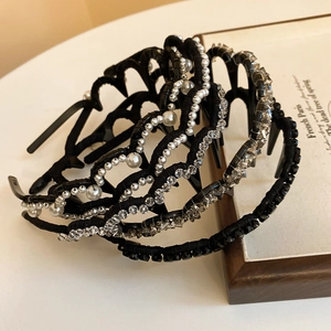 Detail of wavy U-shaped headband with white pearls, clear rhinestones and black crystals