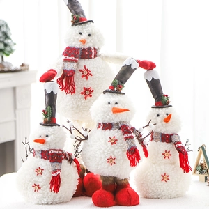 Figurines de bonhomme de neige en sherpa avec écharpes rouges pour décor de Noël