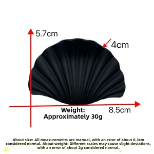Detailed size map of black scalloped hair claw showing 8.5cm length and matte texture