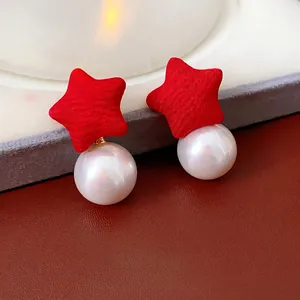 Chic star-shaped fabric earrings with large pearls and elegant golden metal accents