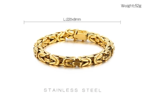 Detail of 8mm golden Byzantine chain bracelet with dimensions L220mm and 52g weight