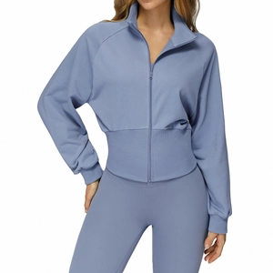 Damen Sportset in Dunstblau mit winddichter Stehkragenjacke und Yogahose zum Laufen