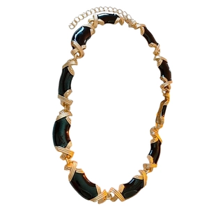 Collier vintage en émail noir et motif bambou doré pour femmes élégantes
