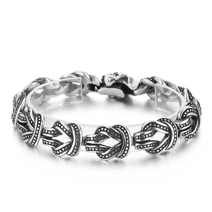 Bracelet punk en acier titane argenté avec maillons nœuds celtiques et finition vieillie