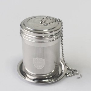 Detailansicht eines Tee-Eis aus 304 Edelstahl mit Kette, Haken und passender Ablage