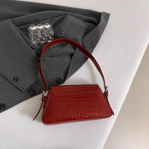 Fashionable red crocodile pattern shoulder bag for women with elegant flap design
