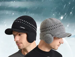 Détail des bonnets de baseball en tricot d'hiver avec doublure polaire et protège-oreilles