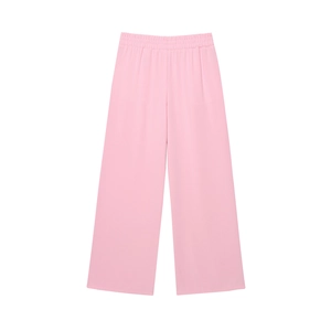 Détail du pantalon large rose avec taille haute élastique et tissu tissé léger et fluide
