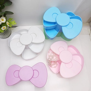 Joyero giratorio con forma de lazo y múltiples niveles en cuatro colores pastel