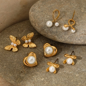 Boucles D'oreilles Puces En Acier Inoxydable À La Mode Avec Accent Künstliche Perle Noeud Coeur Papillon Fleur Pour Femmes