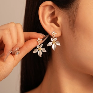 Minimalist silver flower petal earrings with golden center for a stylish women's look