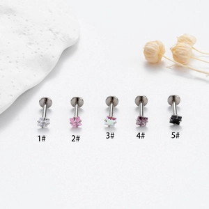 Fünf verschiedene Farben von quadratischen Zirkonia Labret-Steckern aus Edelstahl