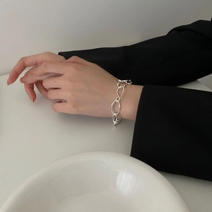Minimalistisches Armband aus 925 Sterling Silber mit unregelmäßigen Kettengliedern