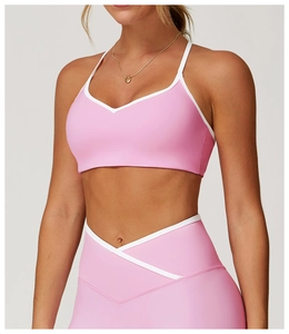 Detailansicht von rosa Sport-BH und Leggings mit weißer Paspelung und V-Ausschnitt-Design
