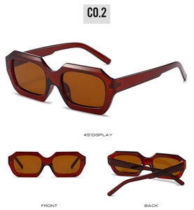 Vues détaillées multi-angles de lunettes de soleil rouges géométriques avec verres bruns
