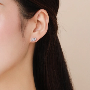 Boucles d'oreilles gouttes classiques en argent S925 avec grappes de cristaux