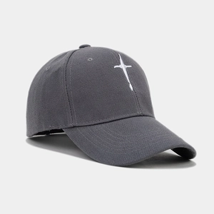Détail de la broderie étoile blanche et du tissu en sergé de coton sur casquette grise