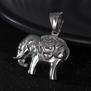 Pendentif éléphant vintage en acier inoxydable argenté avec gravures détaillées