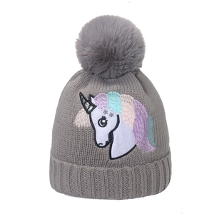 Berretto grigio in maglia con grande pompon e ricamo unicorno per donna inverno
