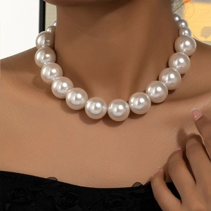 Large Faux Artificial Pearl Necklace Vintage Elegant Gradient Round Beaded Choker With Alloy Clasp For Women Accessory
