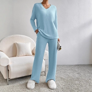 Damen Strick-Loungewear-Set in Hellblau mit V-Ausschnitt und gerippter Weitbein-Hose