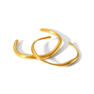 Lot de trois bracelets joncs ouverts minimalistes en acier inoxydable plaqué or 18k