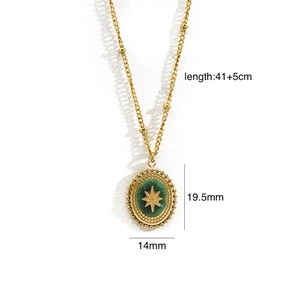 Dimensions détaillées du collier en acier 316L doré avec pendentif pierre verte