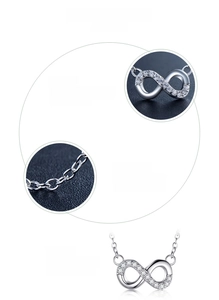 Détail du collier infini en argent 925 avec des pierres de zircon blanc 5A brillantes