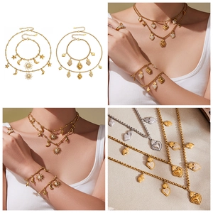 Détails des colliers soleil et lune avec pendentifs en forme de cœur radieux dorés