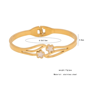 Dimensions détaillées du bracelet doré en acier inoxydable avec fleurs blanches et cristal