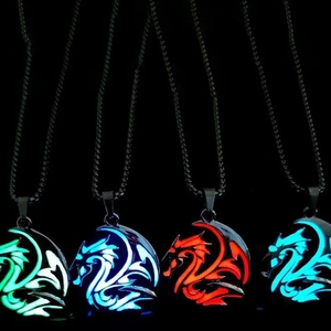 Collier Pendentif Dragon Lumineux Brille Dans Le Noir Alliage Totem Chinois Rétro Punk Gothique Bijoux Pour Hommes