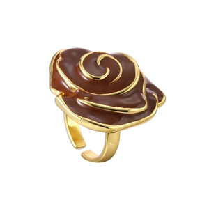 Exquisite 3D rose ring with gold plating and brown enamel in a minimalist open design