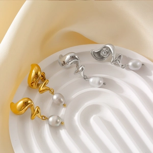 Orecchini a spirale retrò con perle d'acqua dolce in acciaio placcato oro 18 carati