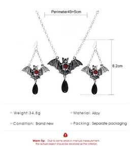Detailed chart showing gothic bat necklace set dimensions, weight, and alloy material specs