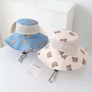Chapeau de soleil en maille pour enfants avec motifs d'ours et cordon de serrage réglable
