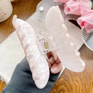 Pince à cheveux papillon rose perle élégante avec ressort doré pour coiffure de luxe