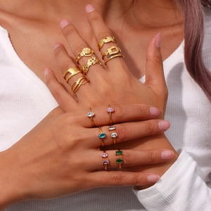 Ensemble de bagues en acier plaqué or 18K avec zircons de diverses couleurs et formes